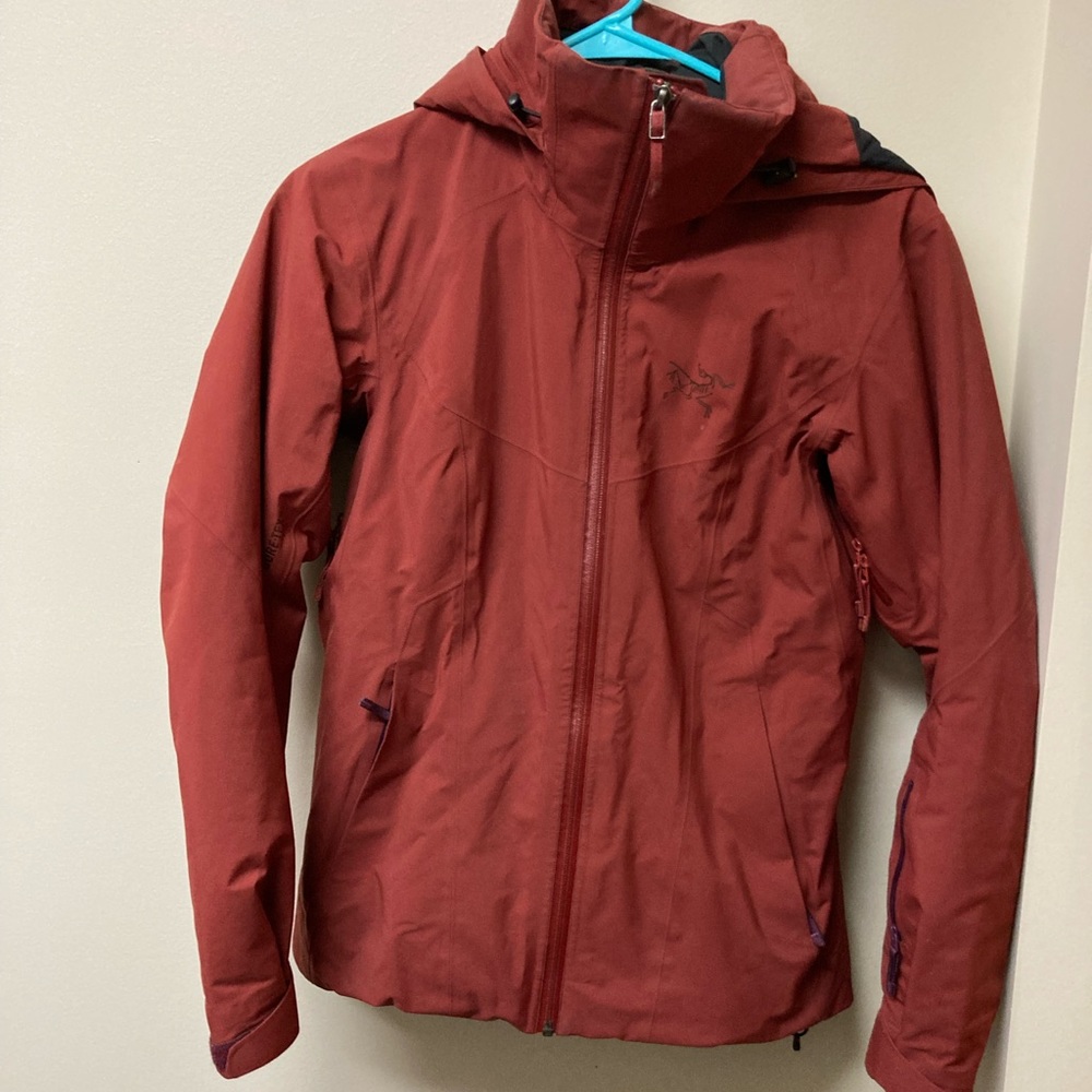 Used like new arcteryx sentinel ski coat